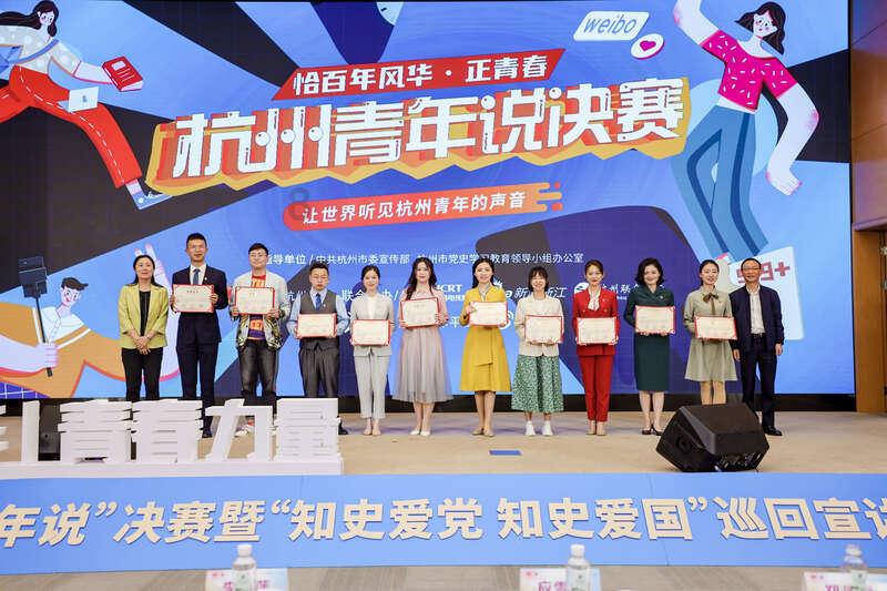 美丽中国厦门实践 | “海上大熊猫”中华白海豚逐浪嬉戏厦门湾(人民网)